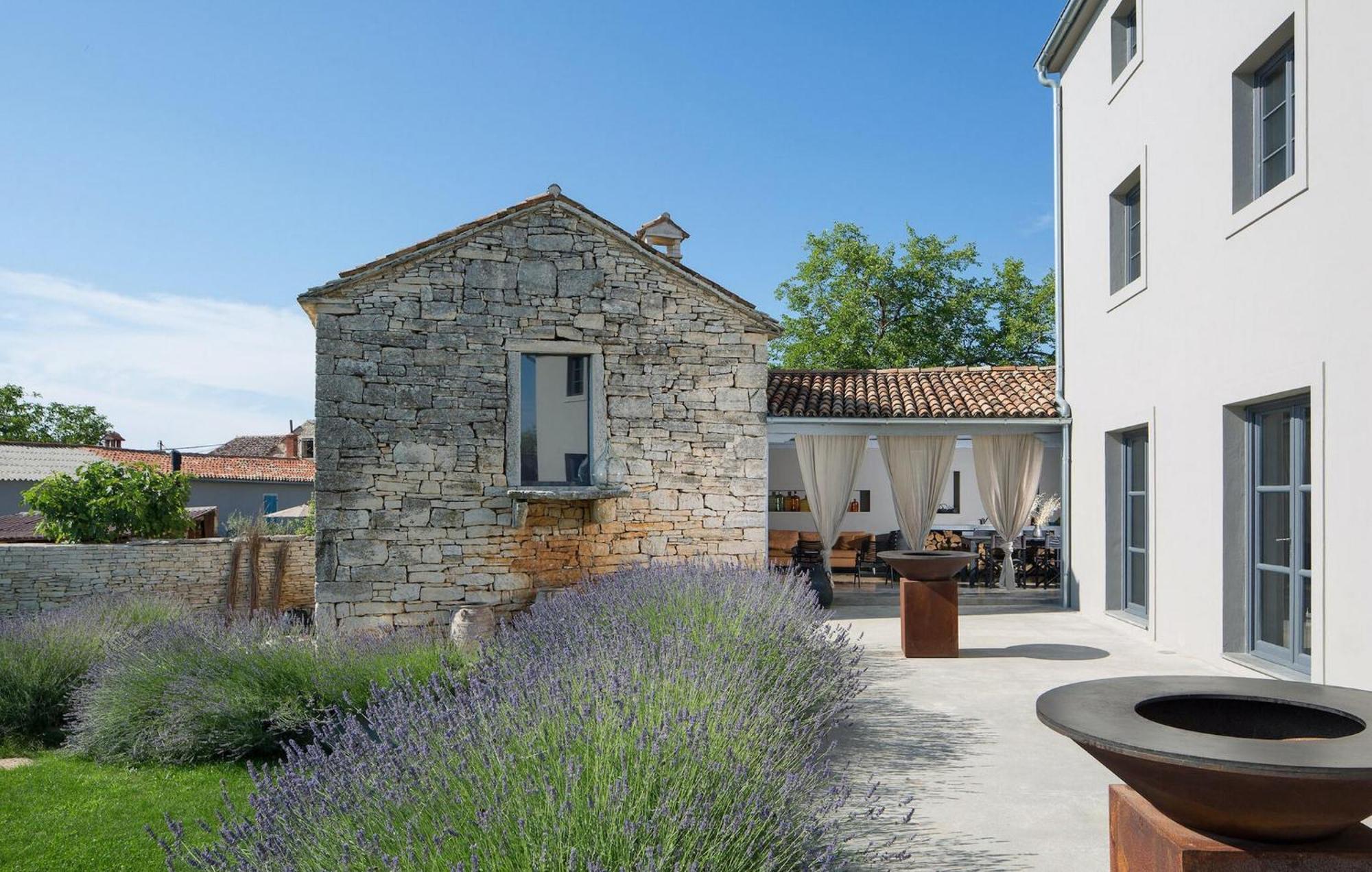 Cozy Home In Tinjan With Outdoor Swimming Pool Exterior photo